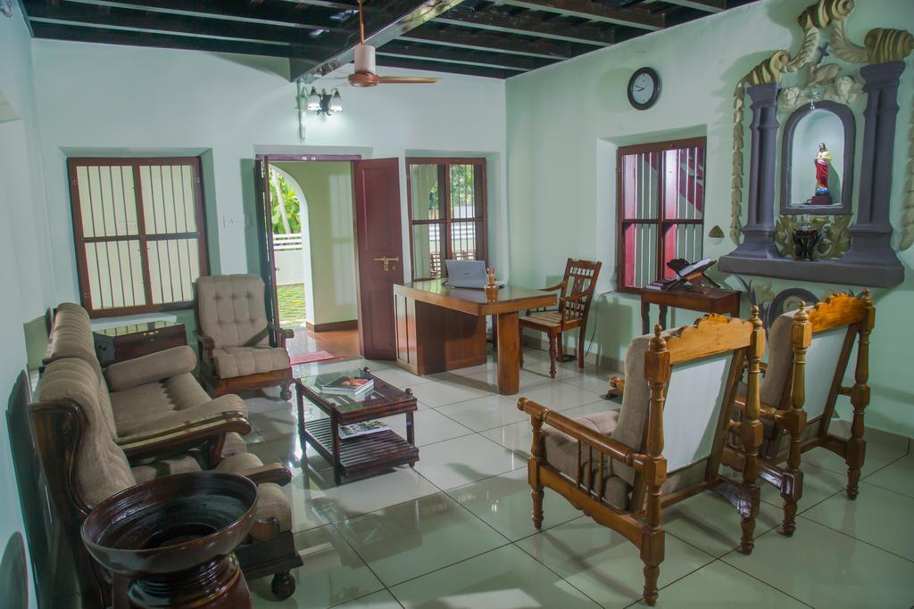 Kochi レイク カントリー ヘリテージ ホーム Bed & Breakfast エクステリア 写真