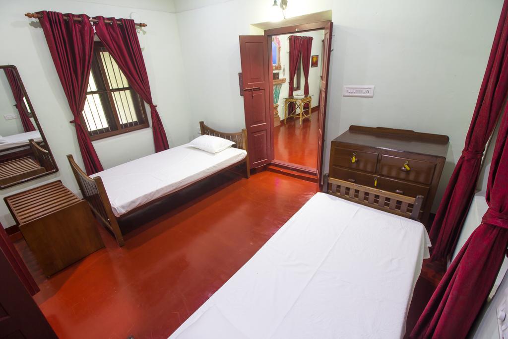 Kochi レイク カントリー ヘリテージ ホーム Bed & Breakfast エクステリア 写真