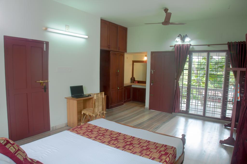 Kochi レイク カントリー ヘリテージ ホーム Bed & Breakfast エクステリア 写真